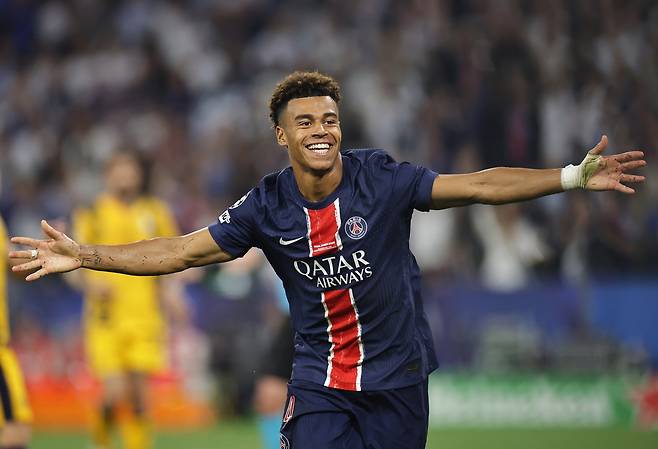 ‘벤치의 아쉬움’ 이강인, 하지만···네이마르·음바페·메시도 못했던 첫 우승! PSG, 인테르 5-0 대파, 첫 UCL 정상![UCL 결승]