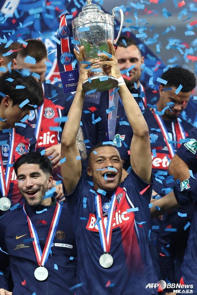 PSG 버리고 도망간 前 ‘파리의 왕’ 친정의 첫 ‘챔스’ 우승에 찬사…“마침내 위대한 날이 왔다” [챔피언스리그]
