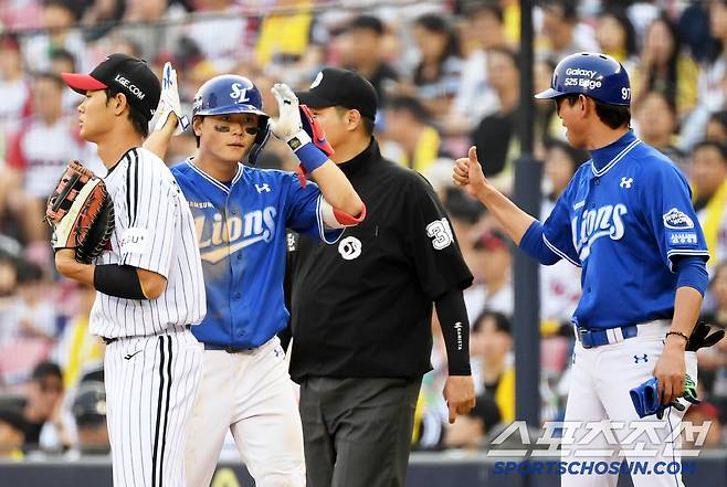 '갑자기 헬멧에 날아든 글러브' 존경하던 선배 박해민 앞에서 4안타 맹타, 무섭게 성장한 박승규[잠실 현장]