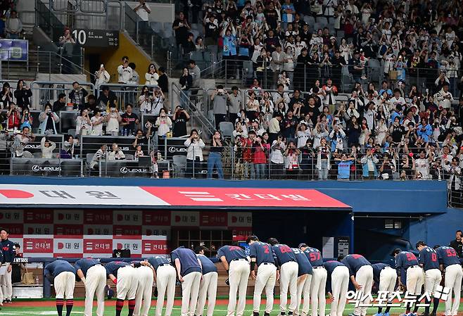 작년 꼴찌→올해 3위…5월까지 잘 버틴 롯데, 가을야구 열쇠는 'ERA 9위' 선발진 안정