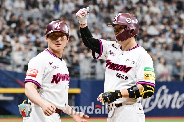'연이틀 1-0 승리' 키움, 창단 18년 만에 '최초업적' 달성…'9안타 3볼넷 무득점' 두산, 이길 수가 없었다 [MD고척]