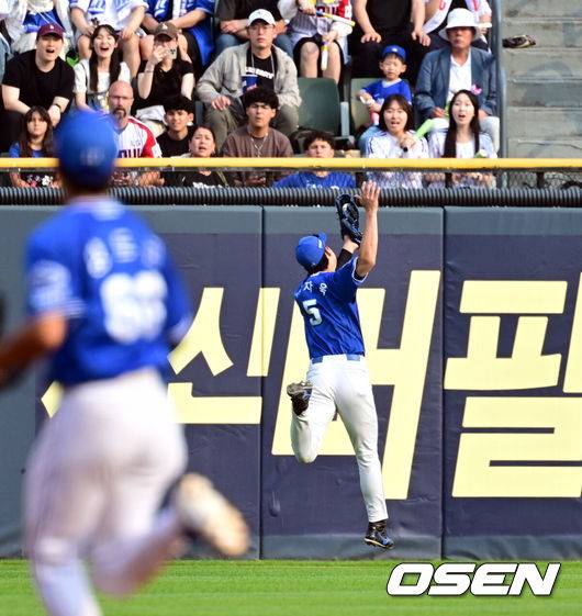‘승승승승승승승’ 삼성 7연승 질주→4위 도약, 대타 김태훈 1450일 만에 결승 홈런 터졌다…1위 LG, 첫 스윕패 ‘충격’ [잠실 리뷰]