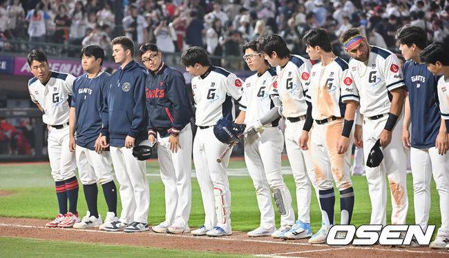 충격의 1사 만루 병살타→9회 역전패…’타율 .195’ 나승엽 악몽의 5월 끝났는데, 6월도 최악의 시작 [오!쎈 부산]