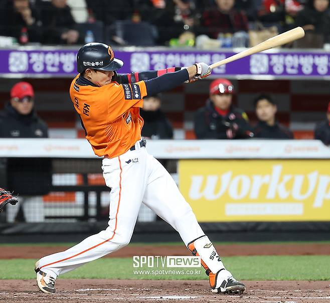 한화에 생긴 이상한 공식… 50억 vs 1억1000만원 부등호가 이렇게 되다니, 그렇다면 공존도 가능할까