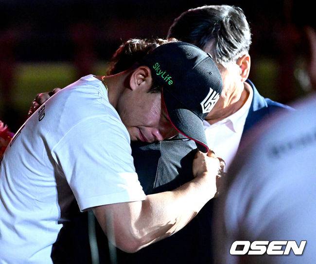 LG에만 있었다면 이런 은퇴식 가능했을까…영구결번급 2루수, 막내구단을 강팀 만들고 떠나다 “난 꿈을 이룬 선수”