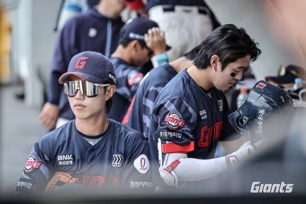 '이럴 수가' 리그 순위표 압도적 3강 무너졌다...'3연속 루징시리즈' 롯데, 4위 삼성에 반게임 차 추격 허용