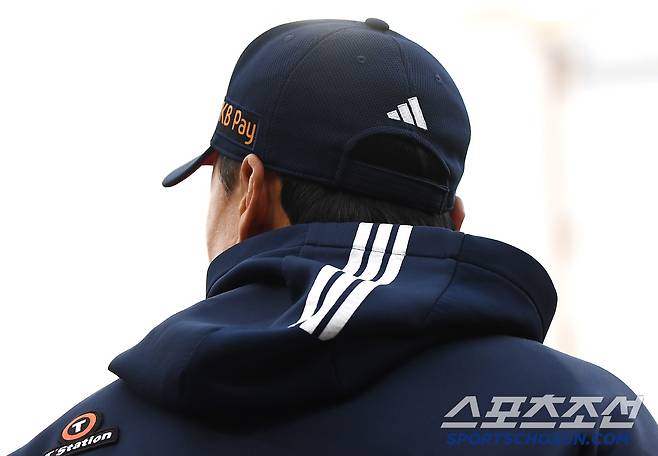 [공식발표] 두산 이승엽 감독 자진 사퇴…조성환 대행 체제