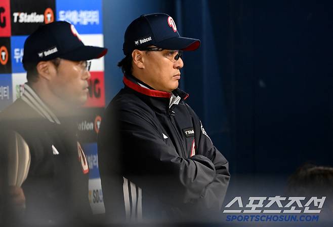 '감독 후보 단골손님' 진정한 시험대 올랐다…이승엽 떠났다, 두산 어떻게 이끌까