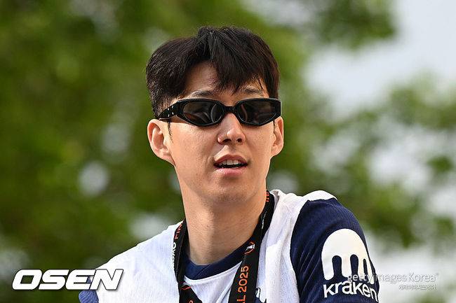 정신 나간 토트넘, '17년 만의 트로피' 주역 손흥민-포스텍 모두 내보낸다