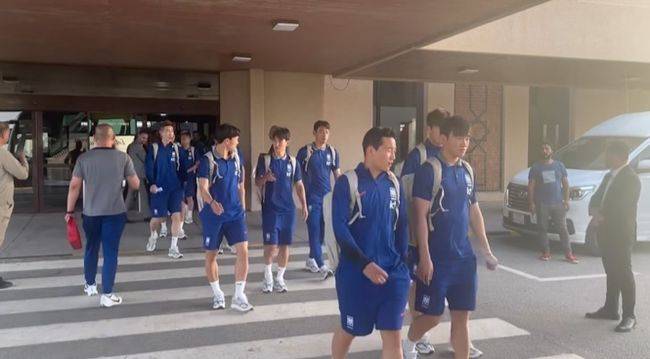 방탄버스에 경호 차량까지...대한민국 대표팀, 펄펄 끓는 45°C 이라크 현지 도착