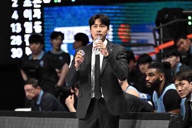 '최강야구 감독→두산 지휘봉' 이승엽 사령탑 선임, 예고된 참사였다... 프로는 예능이 아냐