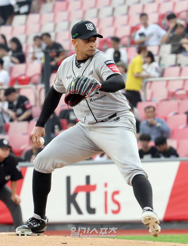 사령탑도 할 말 잃은 위기의 쿠에바스, '11승 1패' 한화 상대로 반등할까