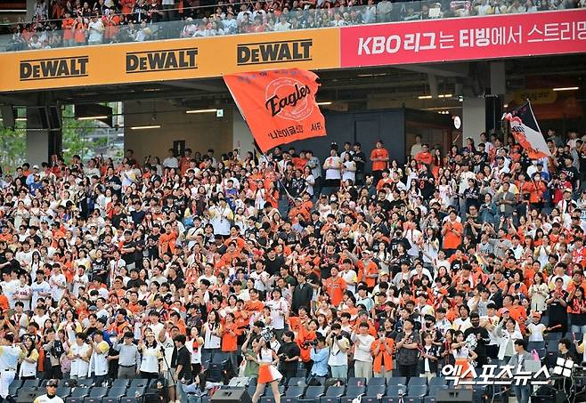 한화 'KBO 최초' 어디까지 가나?…식지 않는 야구 열기, 홈 22경기 연속 매진 신기록 [대전 현장]