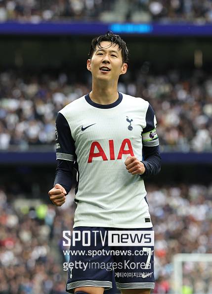 [오피셜] 충격! 손흥민 없다…“토트넘, 2025-26시즌 홈 유니폼 메인 모델 제외” 사우디 이적 연봉 567억 메가톤급 제안 급부상 → 진짜 현실될까