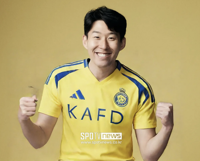 [오피셜] 충격! 손흥민 없다…“토트넘, 2025-26시즌 홈 유니폼 메인 모델 제외” 사우디 이적 연봉 567억 메가톤급 제안 급부상 → 진짜 현실될까
