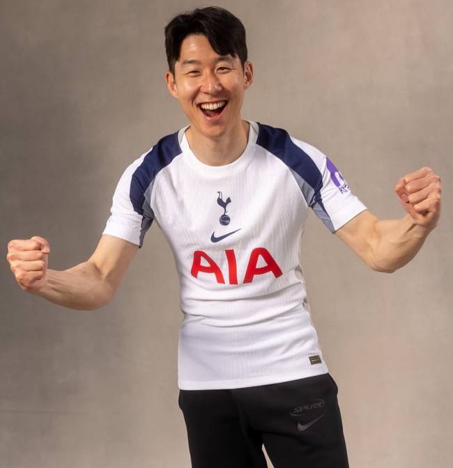 '사우디아라비아 떠난다고?'...손흥민, 토트넘 2024-25시즌 새 홈 유니폼 입고 등장