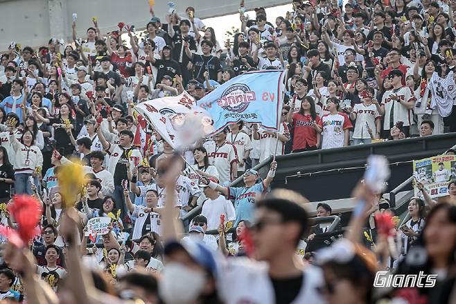 1선발 갈증 풀었다! '99구째 155㎞' 감보아 7이닝 무실점 괴력투+첫승 → 레이예스 7호포 불방망이…롯데, 키움 잡고 연패 탈출 [부산리뷰]