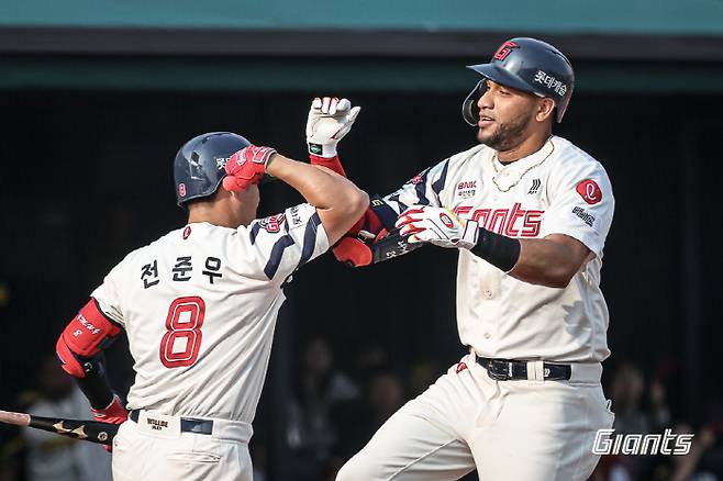 1선발 갈증 풀었다! '99구째 155㎞' 감보아 7이닝 무실점 괴력투+첫승 → 레이예스 7호포 불방망이…롯데, 키움 잡고 연패 탈출 [부산리뷰]