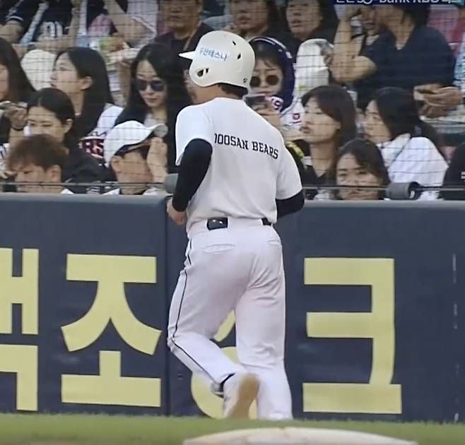 잠시 화장실 다녀온 ‘볼보이’→잠실 KIA-두산전 갑자기 ‘경기 중단’ 된 사연은? [SS현장속으로]