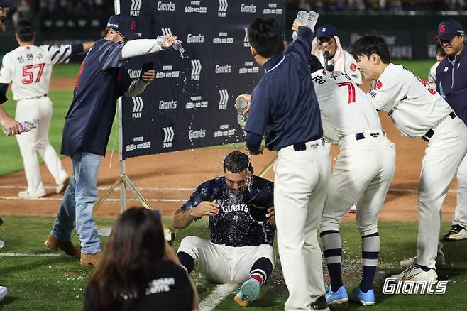 간절히 바랐던 '진짜 에이스' 찾았다! → 명장의 함박웃음