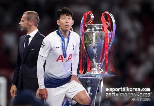 '초대박' 韓 축구 경사! 손흥민, 마침내 방출 가능성 사라진다...토트넘, 새 유니폼 입고 등장, 사우디 이적설 일축