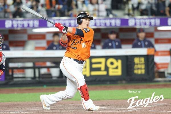212억 투자해 '초호화 내야' 꾸렸는데...한화, '타격 2관왕 3루수+72억 2루수'의 동반 부진 어쩌나