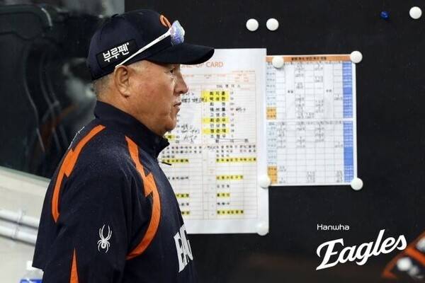 212억 투자해 '초호화 내야' 꾸렸는데...한화, '타격 2관왕 3루수+72억 2루수'의 동반 부진 어쩌나