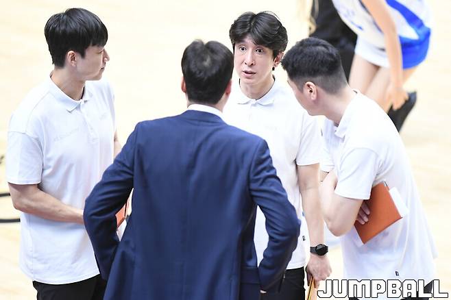 “감독과 코치들이 동갑인 팀이 있었나요?” 친정 DB 복귀한 박지현 코치가 말하는 기대감