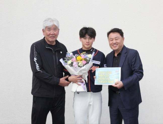 육군 현역병→독립리그→불꽃야구→롯데 입단, 야구 그만두려다 프로까지 왔다