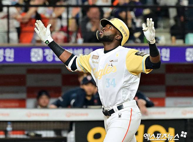 한화 1번타자 '8수' 만에 찾았다! '10G OPS 1.131' 꼴찌 외인 대반전…김경문 감독도