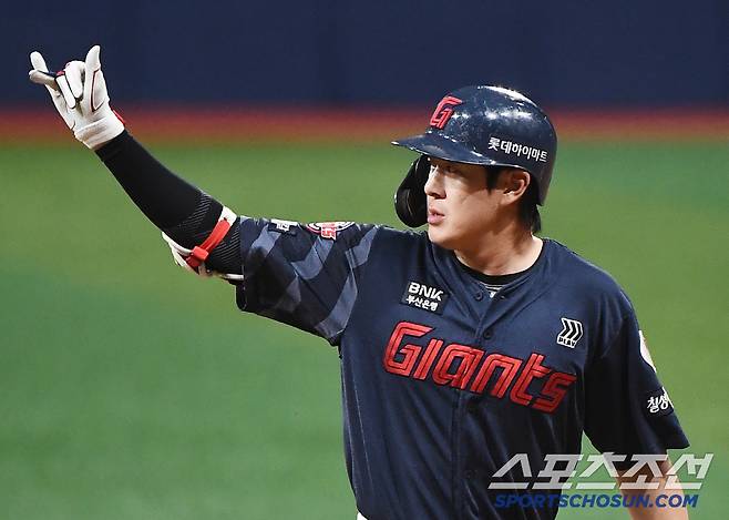 롯데 초비상! '4번타자' 나승엽, 2군 훈련 중 눈 부상…안구 내 출혈로 입원→6일 정밀검진 예정 [부산체크]