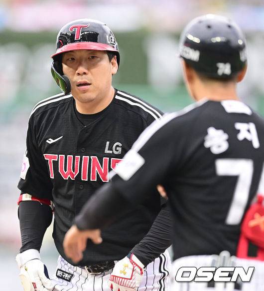 “오늘 다 쉽니다” FA 3총사 선발 제외, 이유는 제각각이다…김현수 옆구리, 박동원 담 증세, 오지환 타격 훈련