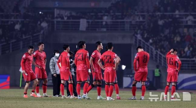 '망신의 연속' 홍명보호, 월드컵 확정으로 분위기 바꿀까... 이라크전 지면 오히려 궁지 몰린다