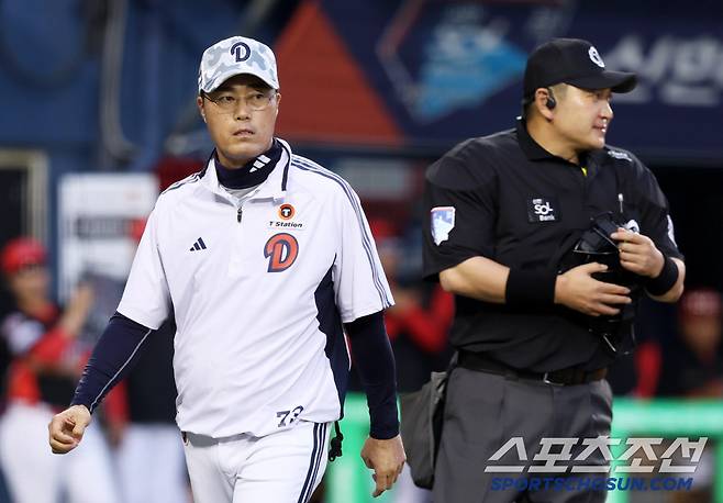 이게 돌았다고? 체크스윙 논란.. '심판 땡큐' KIA 위기 탈출 → 억울한 두산, 조성환 대행 항의까지