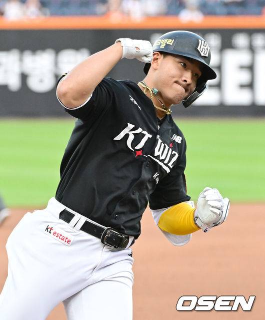 류현진도 당했다, 진짜 '괴물 타자' 맞네…안현민 데뷔 첫 10홈런 폭발, 한화 꺾은 KT '3연패 탈출' [대전 리뷰]