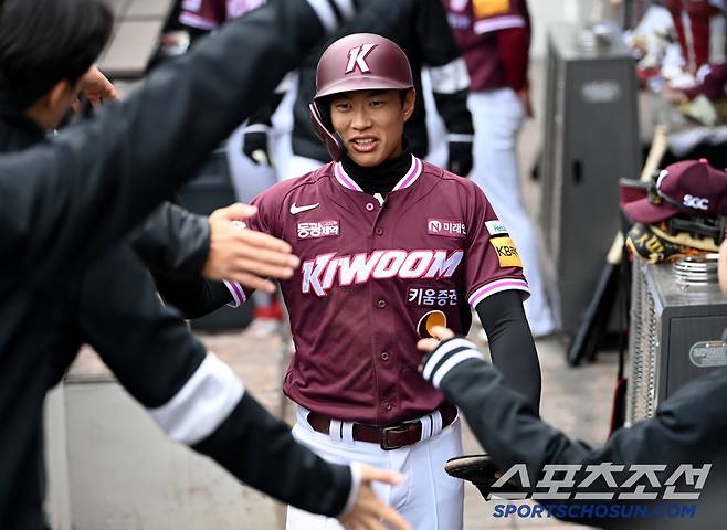 '제2의 이정후' 부활 날갯짓! 홈런 포함 3안타 3타점 → 사직 '강제침묵'…키움에 연패한 롯데, 4연속 루징 '수렁' [부산리뷰]