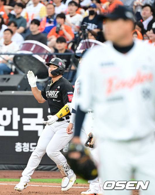 류현진도 당했다, 진짜 '괴물 타자' 맞네…안현민 데뷔 첫 10홈런 폭발, 한화 꺾은 KT '3연패 탈출' [대전 리뷰]