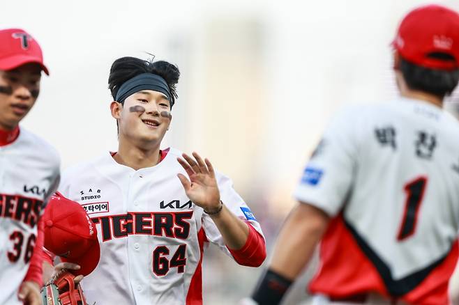 와 '무려 18타수 14안타 대폭발...' KIA 타이거즈 2군에 이런 괴물이→1군 사령탑도 예의주시하고 있다