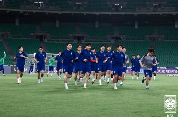 [전반 REVIEW] 손흥민 빠진 한국, 이라크 퇴장으로 수적 우세 차지했지만...답답한 공격 속 전반 0-0으로 마무리