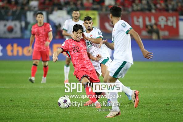 [전반 REVIEW] 손흥민 빠진 한국, 이라크 퇴장으로 수적 우세 차지했지만...답답한 공격 속 전반 0-0으로 마무리