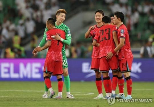 '일본, 어딜 감히 넘봐?' 한국축구, 잉글랜드와 프랑스 제치고 세계 6위!...11회 연속 월드컵 본선 진출, 이라크 2-0으로 일축