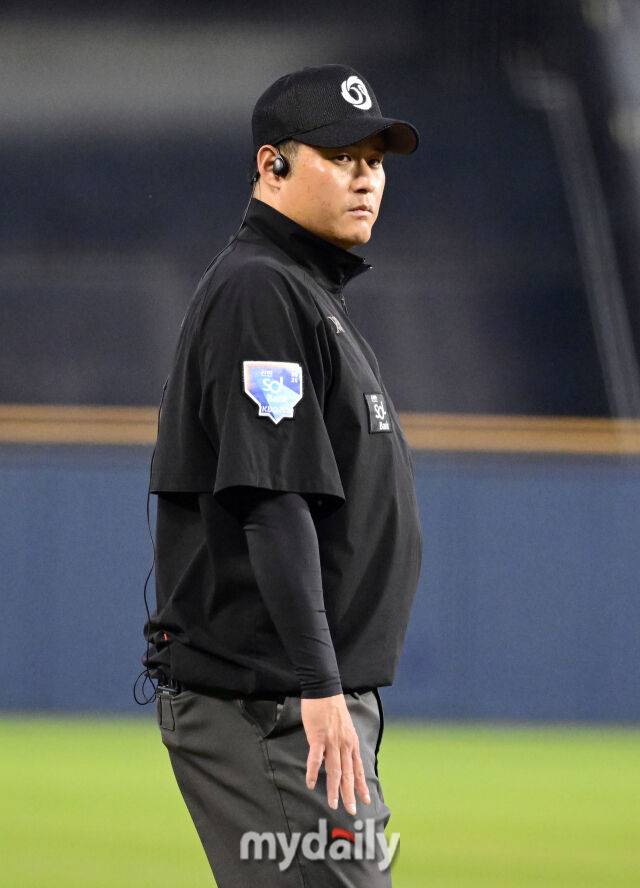 도대체 몇 번째야? 허구연 총재 앞에서 '또'…조성환 첫 승 날릴 뻔했던 '체크스윙 오심' [MD잠실]