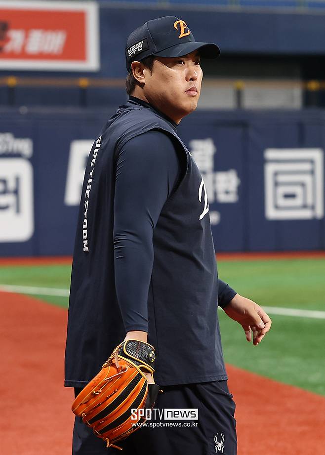 한화 가슴 쓸어내렸다, ‘1군 말소’ 류현진 부상 심각하지 않다… 조동욱 임시 선발 합류, 문동주 복귀 시점은?