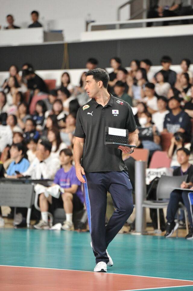 韓 남자배구 날벼락! FA 대박 이적생 소속팀 조기 복귀, 황택의 어깨→나경복 손목 부상…41세 브라질 감독