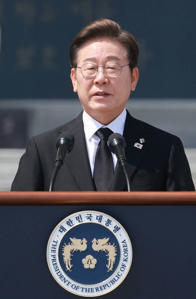 이재명 대통령, 11회 연속 월드컵 티켓 확보한 홍명보호 축하