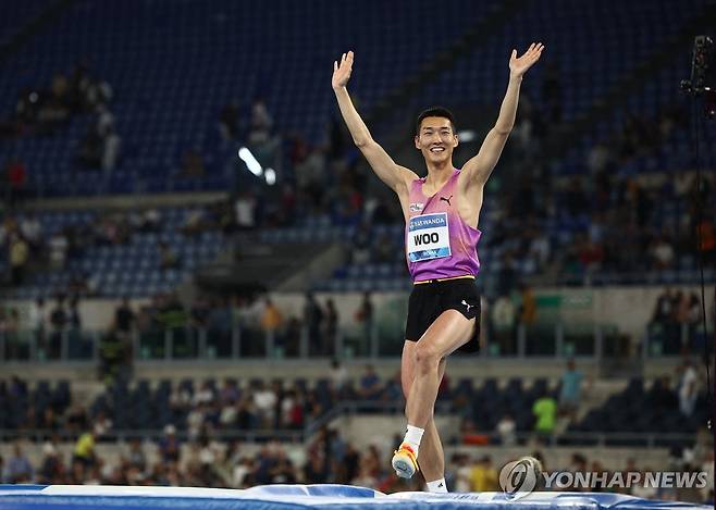 우상혁, 로마 다이아몬드리그서 2ｍ32로 우승…올해 6연승 행진