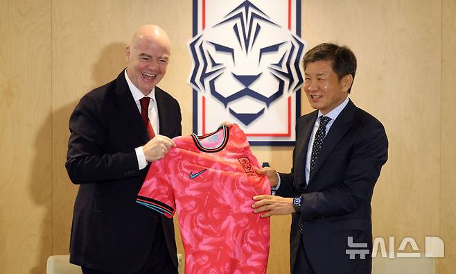 '한국이 亞 최고' FIFA 회장, 정몽규 회장에