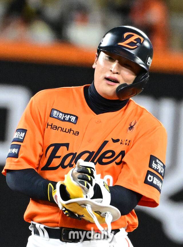 한화 단독 1위 찬스 왔다, 이진영 11회초 결승타로 KIA 3-2 제압→KIA 10회말 통한의 더블아웃 →황준서 쾌투→올러 KKKKKKKKK[MD광주]