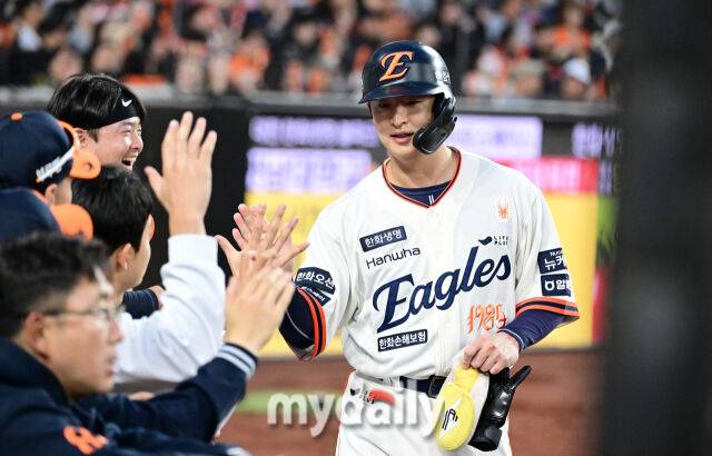 한화 단독 1위 찬스 왔다, 이진영 11회초 결승타로 KIA 3-2 제압→KIA 10회말 통한의 더블아웃 →황준서 쾌투→올러 KKKKKKKKK[MD광주]