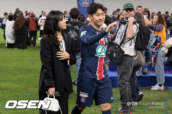 “한국의 축구스타 이강인은 로맨틱 가이, 재벌녀와 당당히 공개데이트” 베트남언론도 주목